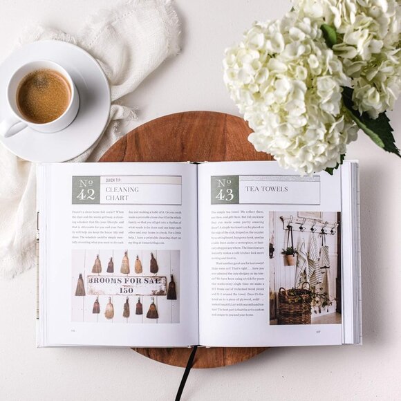 Cozy White Cottage: 100 Ways to Love the Feeling of Being Home - Picture 10 of 15